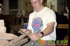 木工出国包吃住