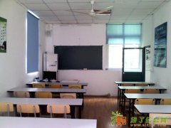 临近地铁的培训学校教室对外出租/日租