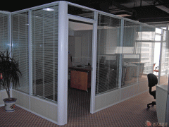 青岛办公隔断，青岛办公家具，青岛办公窗帘，青岛卫生间隔断