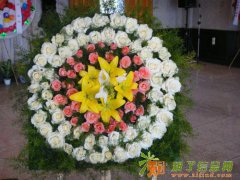 花圈批发，优质花圈价格最低，样式最新！