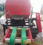 小型秸秆牧草打捆包膜机