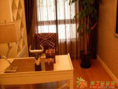 你想出门就看明星嘛。你想在家里都看到明星—同润好莱坞公馆满足