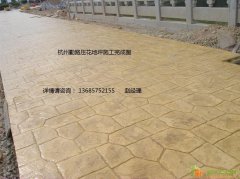 南昌艺术彩坪会裂缝吗？