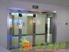 红桥区大胡同专业安装玻璃隔断玻璃门舞蹈镜防火门1382041