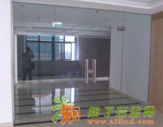 上海新闸路玻璃门电插锁更换维修 地锁安装 GMT地弹簧安装5