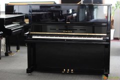 这里的钢琴，一手的货源无中间环节 价格更低
