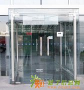 上海玻璃门倾斜维修 玻璃门下沉维修 玻璃门地弹簧更换5169