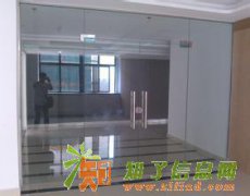 呼家楼快速上门维修玻璃门更换玻璃门地弹簧