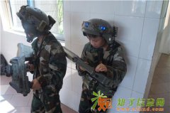 上海西点军事夏令营--身在团队必须服从