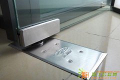 万泉河附近维修玻璃门