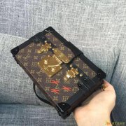 广州白云皮具奢侈品厂家 LV徽章系列 藤原浩闪电 芬迪怪兽包