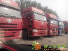 解放j6双驱轻体半挂车