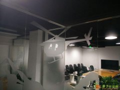 北京写字楼公司隔断贴半透明磨砂膜图