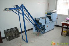 大型轧面机 自动上杆挂面机 6组压面辊面条机