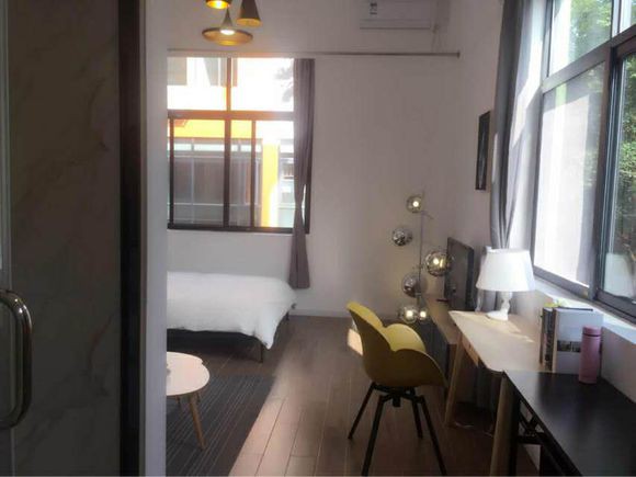 集悦城大单间！