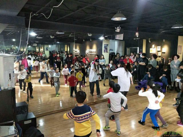 青岛舞369舞蹈艺术中心春季优惠活动进行中