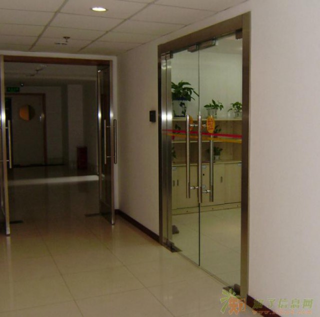 南昌木门维修 门窗维修 玻璃门维修 门窗换配件