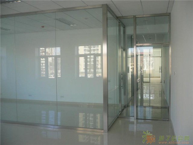 朝阳区团结湖安装玻璃隔断换隔断玻璃价格