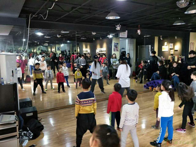 青岛舞369舞蹈艺术中心38魅力妇女节特惠来袭