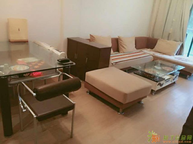 光谷合租90后妹子民族大道口