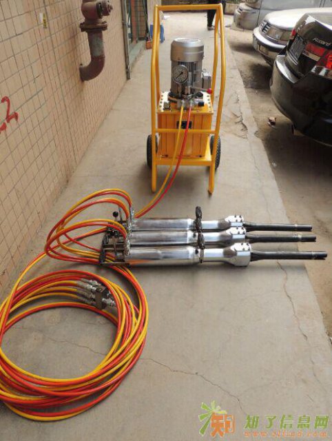 开挖井桩工程手持式拆除坚硬岩石新机械