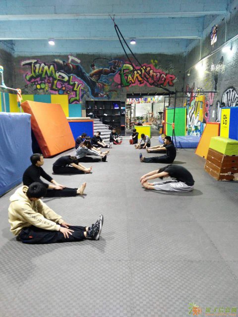 重庆跃飞跑酷，空翻培训