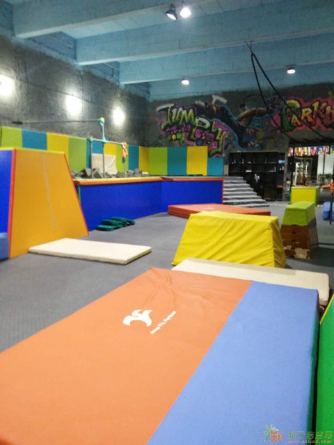 重庆跃飞跑酷，空翻培训