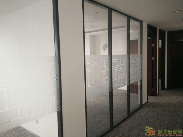 北京丰台区写字楼玻璃隔断贴膜磨砂膜防撞贴刻字