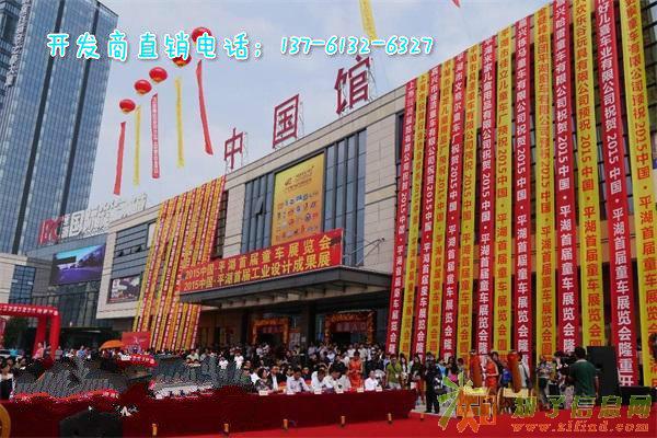 天天平湖国际箱包城。有这么火吗？在那里？