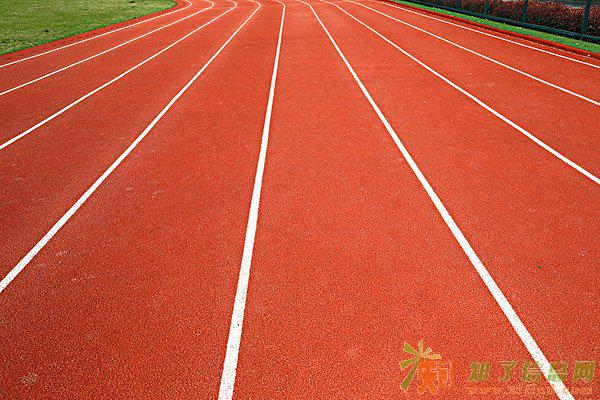 塑胶跑道材料垂直变形大小怎么管控？