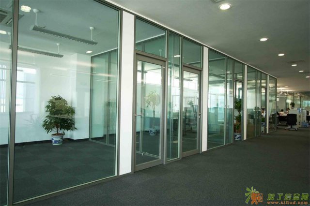 太原金鑫供应安装玻璃门窗安装玻璃镜子安装玻璃隔断