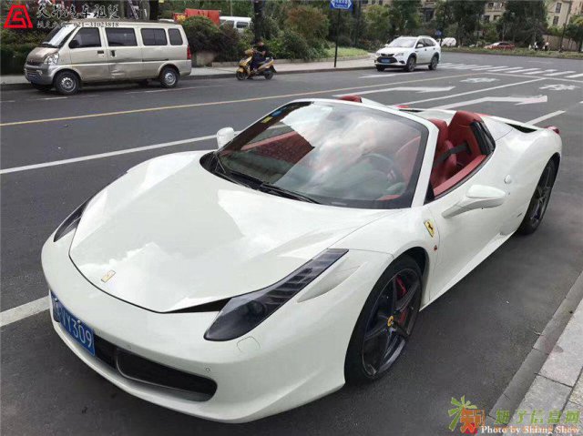 宾利飞驰出租 法拉利458自驾 兰博基尼展示出租