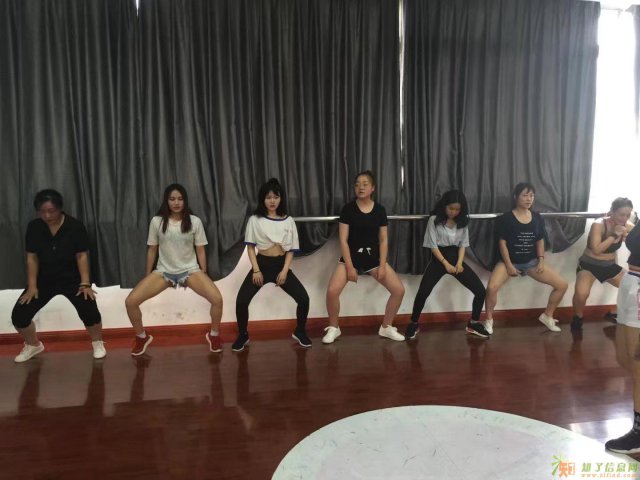 爵士舞培训班免费试学轻松入门抢占体验名额啦