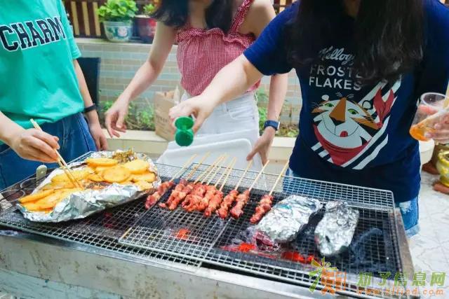 深圳大鹏较场尾cs沙滩篝火晚会企业拓展培训火热进行