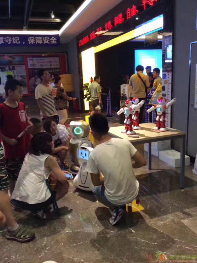 机器人商业演出穿戴互动群演舞蹈智能展示意念对抗vr体验等