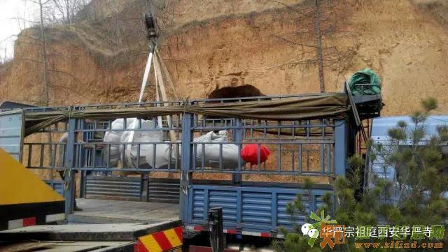 华严宗祖庭西安华严寺迎请地藏王菩萨像