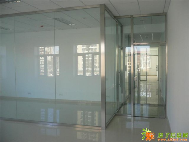 北京白广路安装玻璃隔断换门窗玻璃厂家