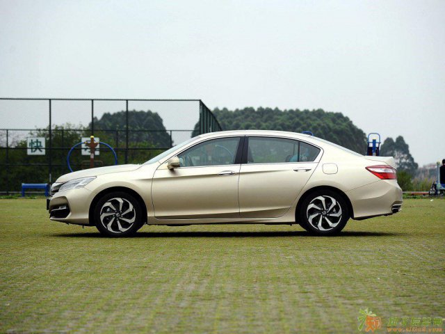 月入过万诚聘网约专车司机