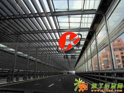 全封闭式声屏障可大大改善交通噪声-佳凯