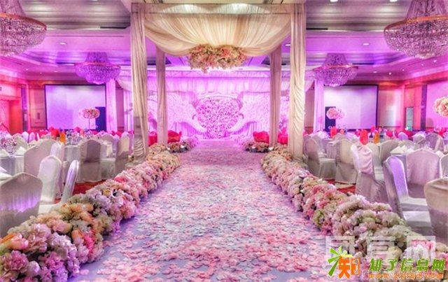 成都婚宴酒店推荐—总府皇冠假日酒店婚宴|团宴网推荐