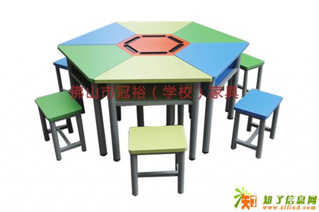 批发学生课桌椅彩色梯形儿童学习桌六边形组合桌