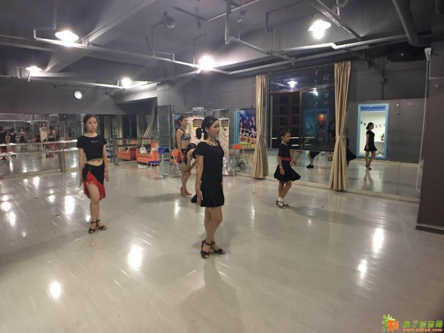 深圳拉丁舞蹈培训班民治拉丁舞年会演出编排