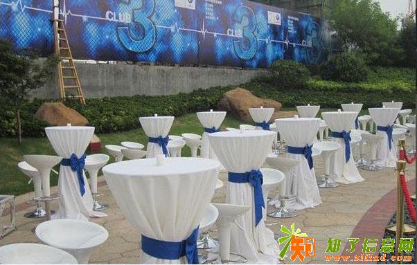 龙铭承接吧桌吧椅租赁、单人沙发租赁、话筒音响租赁