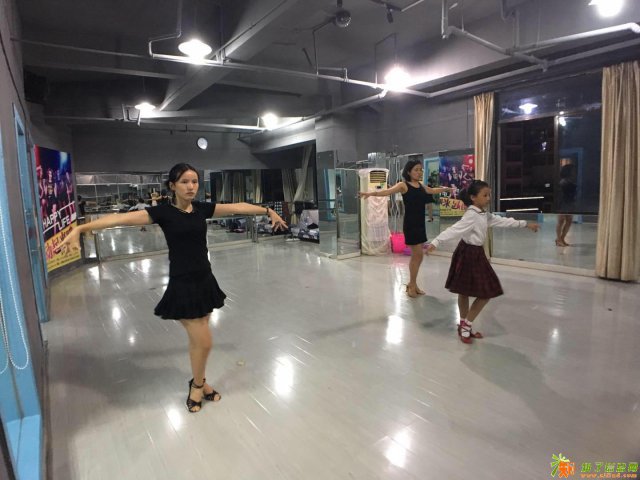 深圳舞蹈培训龙华拉丁舞培训班，民治拉丁舞培训学校