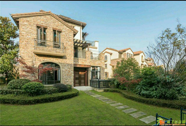 翠湖香堤一线湖景别墅靠近凤鸣山风景区240万起