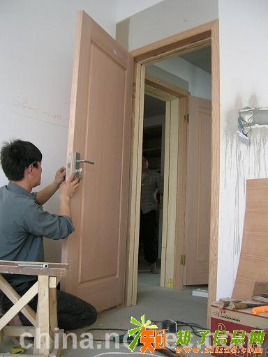 南昌玻璃地簧门维修铝合金推拉门维修铝合金窗维修换锁