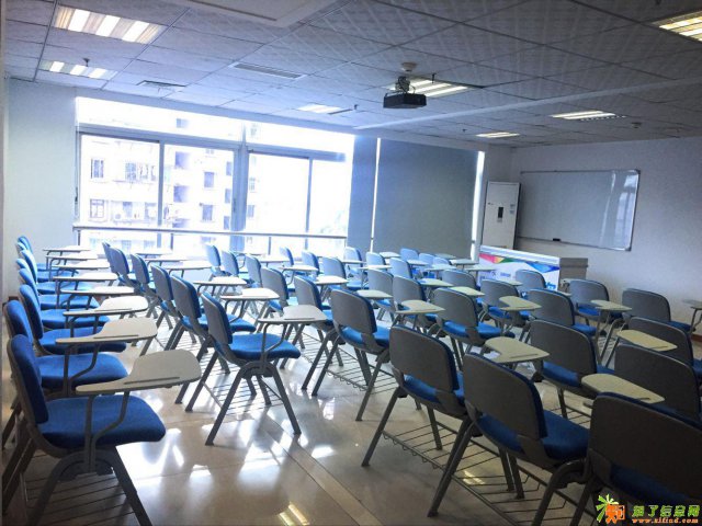 明发商圈莲坂BRT附近多媒体教室出租