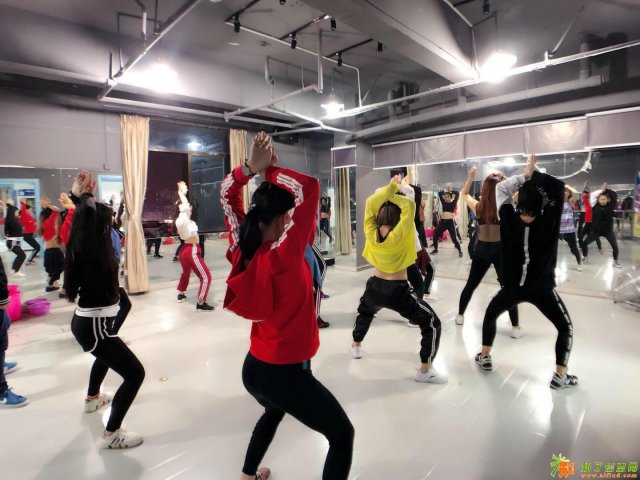 龙华舞蹈培训学校肚皮舞拉丁舞培训价钱年会舞蹈编排