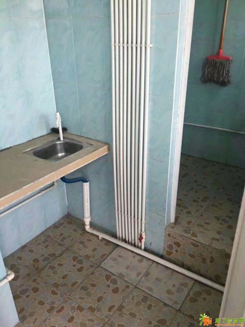 路口 电梯一房一厅精装23万