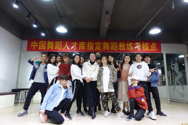 深圳宝体地铁站附近的舞蹈培训机构，深圳西乡舞蹈班